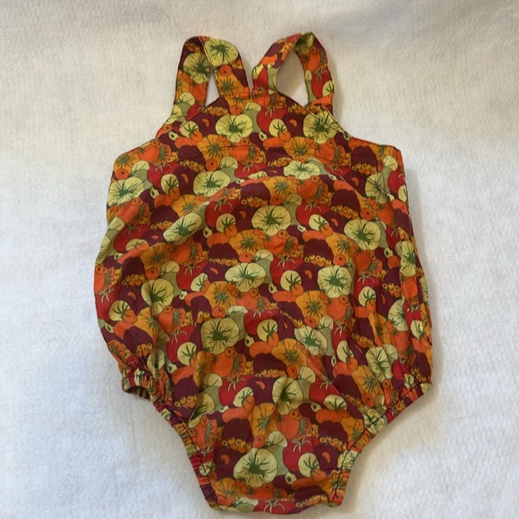 Kate Quinn 2T thin cotton tomato print overall onesie with snaps - Picture 5 of 5